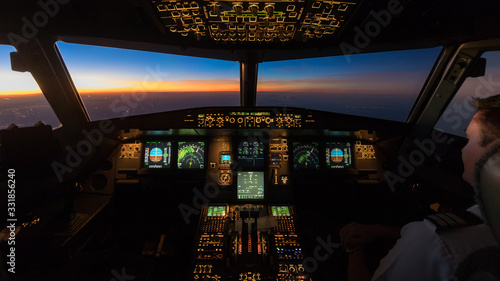 Sunset in the flightdeck of the Airbus A320