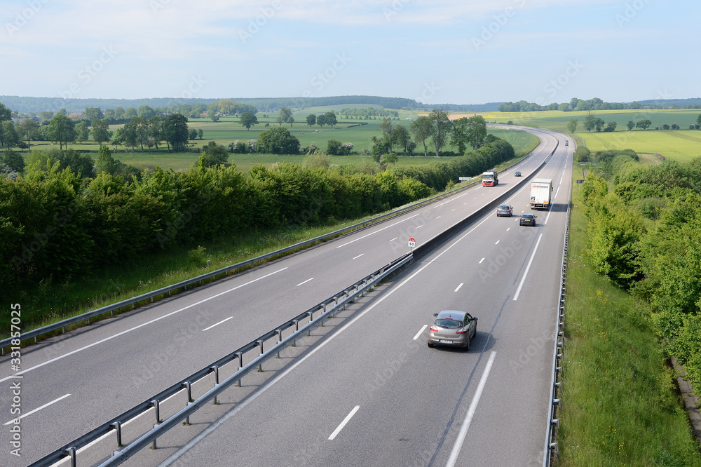 Autoroute A28 traversant le pays de Bray...Champs d'orge, escourgeon et blé Autoroute A28 traversant le pays de Bray...Champs d'orge, escourgeon et blé