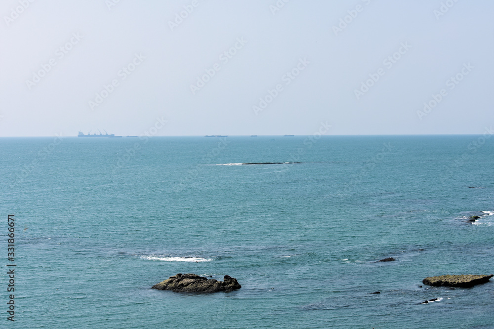 Obraz premium beautiful blue ocean with no one around