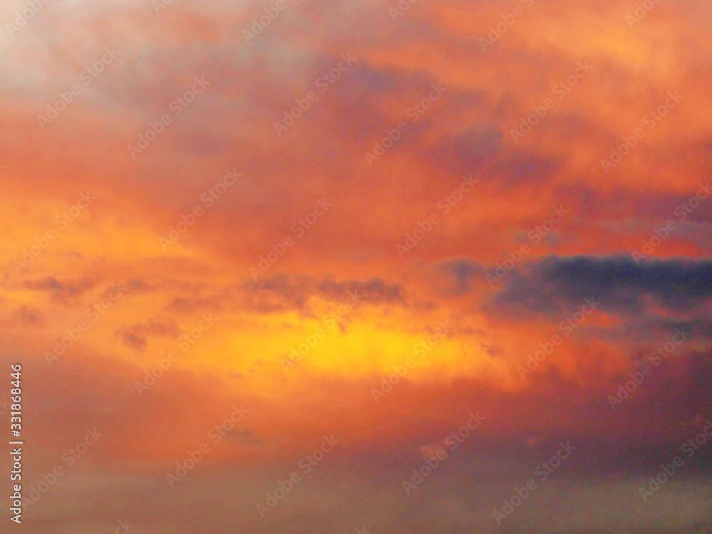 Fototapeta premium Rot orangener Wolkenhimmel