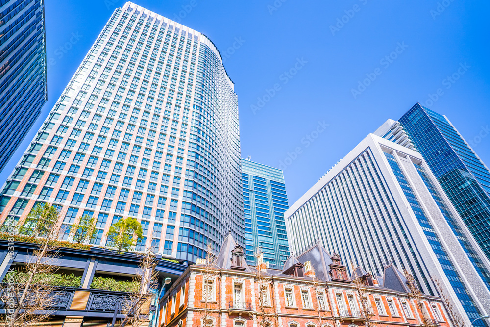 Obraz premium 丸の内 東京駅周辺の高層ビル