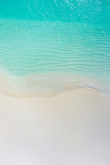 Handdoek met foto Koraalgroen Zomerse zeegolven vanuit de lucht  © icemanphotos