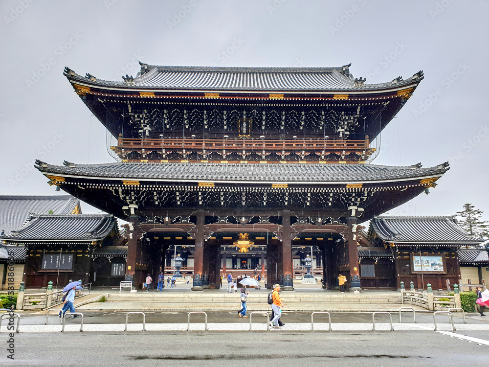 Fototapeta premium Two stories heigh gate to enter temple grounds