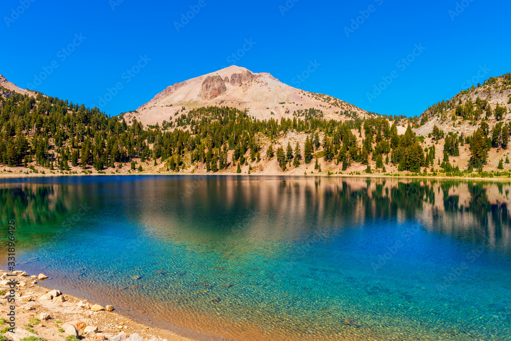 Fototapeta premium Lake Helen in Lassen Volcanic National Park USA