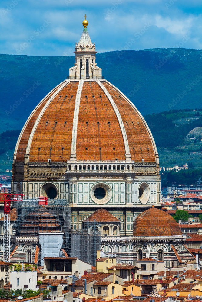 Fototapeta premium The huge dome of the Cathedral of Saint Mary del Fiore in Florence