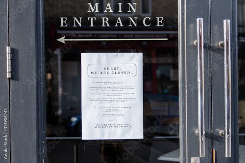 UK coronavirus pubs restaurants cafes close