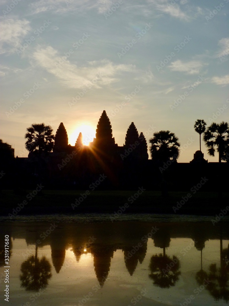 Obraz premium Angkor Wat during sunrise right behind ruins, shadow Silhouette before lake with reflections, ruins of Angkor, Cambodia