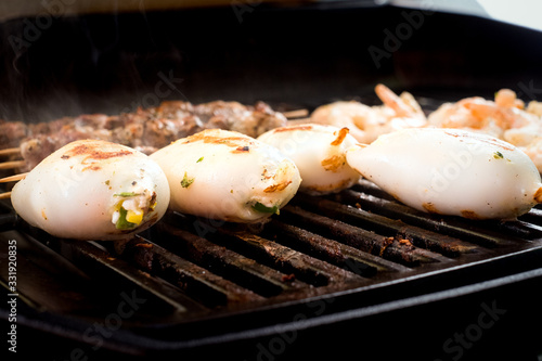 Shrimps, Souvlaki, Kalamari grillen photo