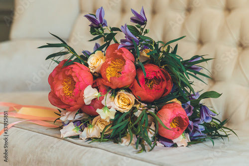  Bridal bouquet on the devan, close-up photo