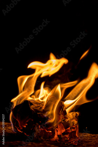燃えてる綺麗な炎 © zheng qiang