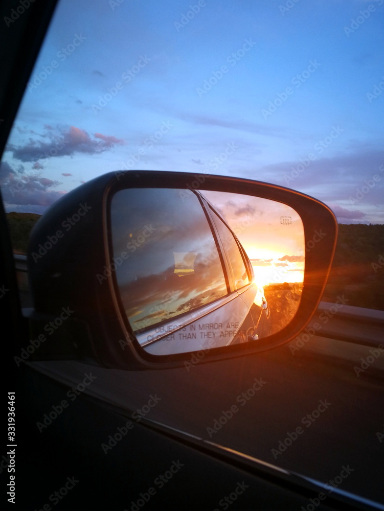 Sonnenuntergang in Außenspiegel, USA