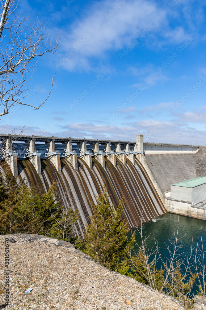 Table Rock Dam on the White River, completed in 1958 by the U.S. Army Corps of Engineers, created Table Rock Lake in the Ozarks of Southwestern Missouri. Table Rock Dam on the White River, completed in 1958 by the U.S. Army Corps of Engineers, created Table Rock Lake in the Ozarks of Southwestern Missouri.