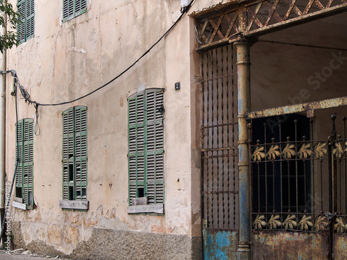 abandoned building photo