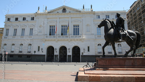 Estatua de Pedro Valdivia, Municipalidad, Plaza de Armas, Santiago de Chile, Chile photo