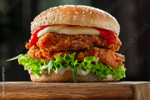 Photo burger with crispy kentucky style chicken