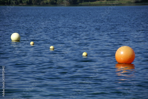 Bojen im Wasser Markierungsbojen 202003 © manuela_merl