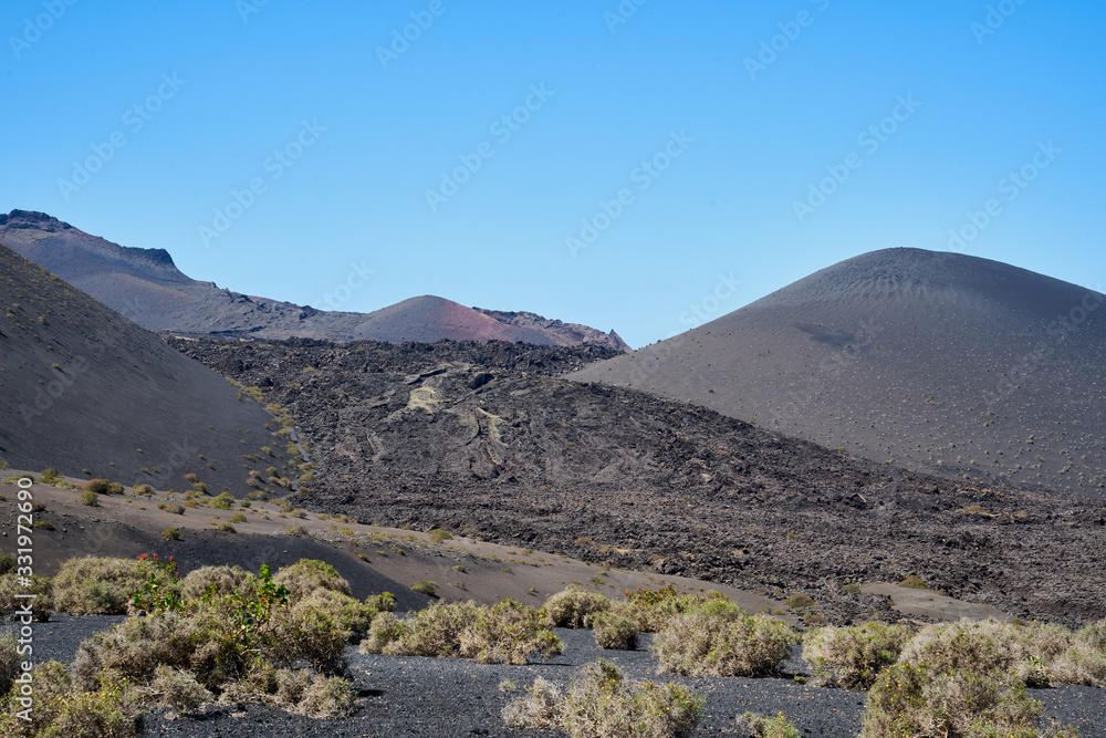 Wanderung durch den Naturpark Los Volcanes um die Vulkane Caldera de La Rilla, Montana de Santa Catalina, Pico Partido, Montana del Senalo auf der spanischen Kanareninsel Lanzarote