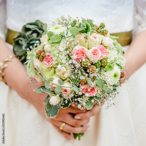Fototapeta Naklejka Na Ścianę i Meble -  bride holds a beautiful wedding bouquet
