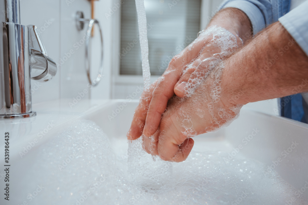 Hände waschen als Prävention gegen einen Virus. Hygiene als Schutz vor dem Corona Virus Hände waschen als Prävention gegen einen Virus. Hygiene als Schutz vor dem Corona Virus