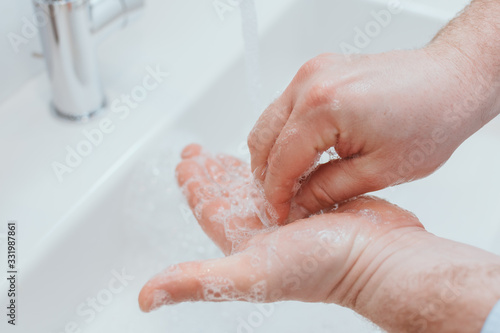 H  nde waschen als Pr  vention gegen einen Virus. Hygiene als Schutz vor dem Corona Virus