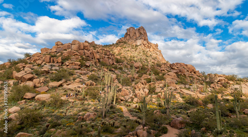 фотографія Hikers On  Pinnacle Peak Hiking Trail In Scottsdale Arizona Spring 2020