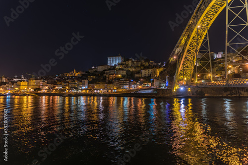 Fototapeta Naklejka Na Ścianę i Meble -  Night city skyline of Porto in Portugal with the Ponte Luis I bridge