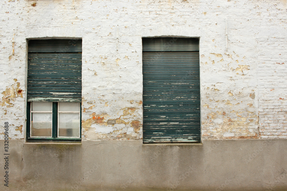 Vintage Haus, alte Fensterläden, verlassenes Haus in Frankreich