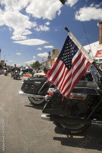 Foto American Flag on the back of a motorcycle parked on Main Street at the 67th Annu