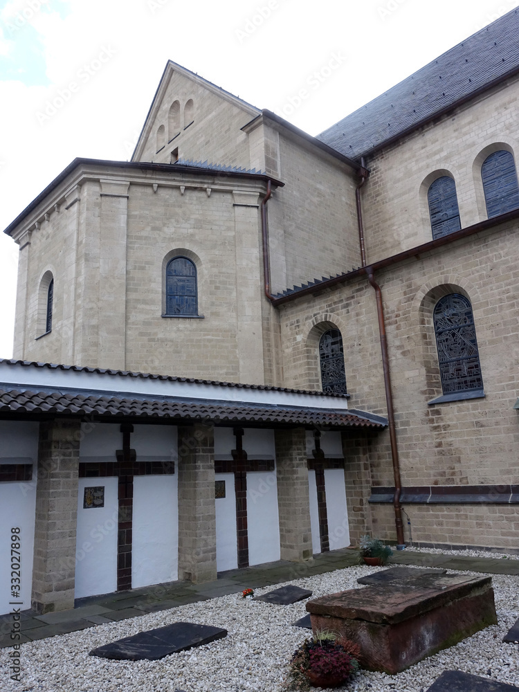 Romanische Kirche St. Georg Romanische Kirche St. Georg