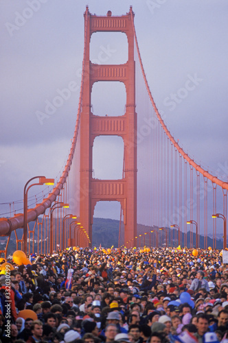 Photography 800,000 people cross the Golden Gate Bridge on the bridges 50th Anniversary, San