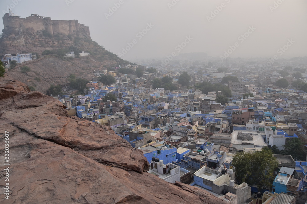 インドのラジャスタン州のジョードプル
メヘラーンガル砦の城下町
ブルーシティーと呼ばれる街並み
青色の建物や住宅