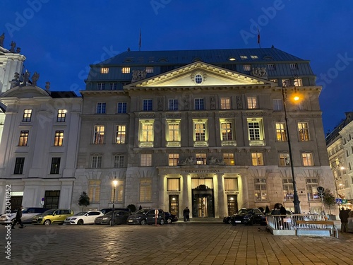 Tableau sur toile night view of park hyatt vienna, am hof vienna, vienna first district, view from