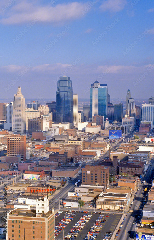 Obraz premium Aerial of Kansas City skyline, MO