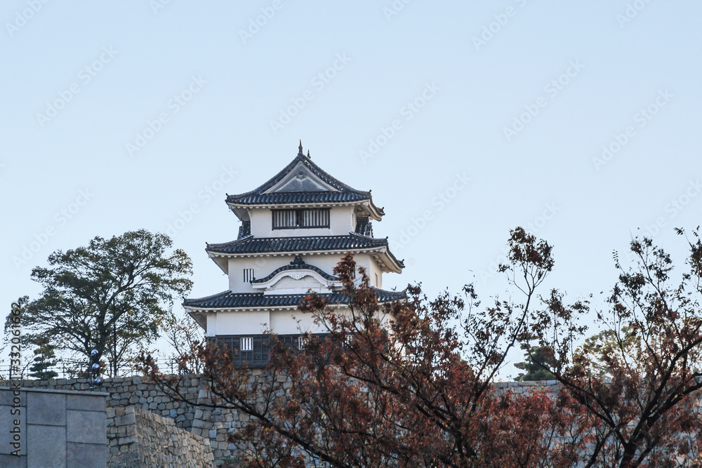  	秋の丸亀城の本丸の風景