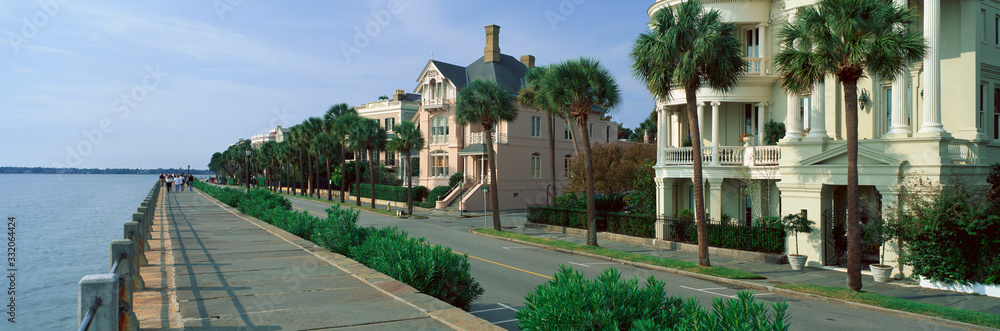 Fototapeta premium Atlantic Ocean with historic homes of Charleston, SC