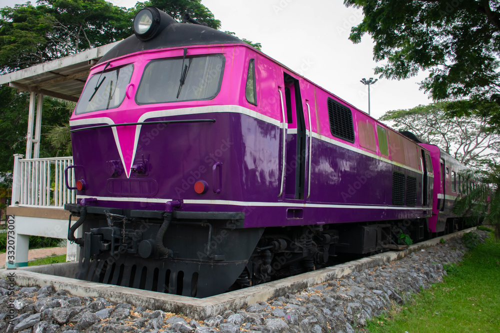 Fototapeta premium Old trains that were decommissioned No use