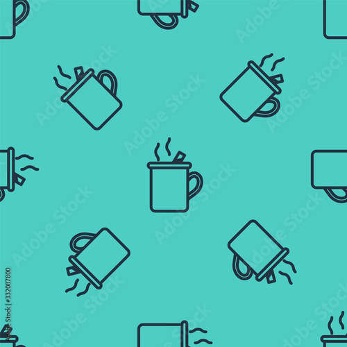 Black line Mulled wine with glass of drink and ingredients icon isolated seamless pattern on green background. Cinnamon stick, clove, lemon slice. Vector Illustration
