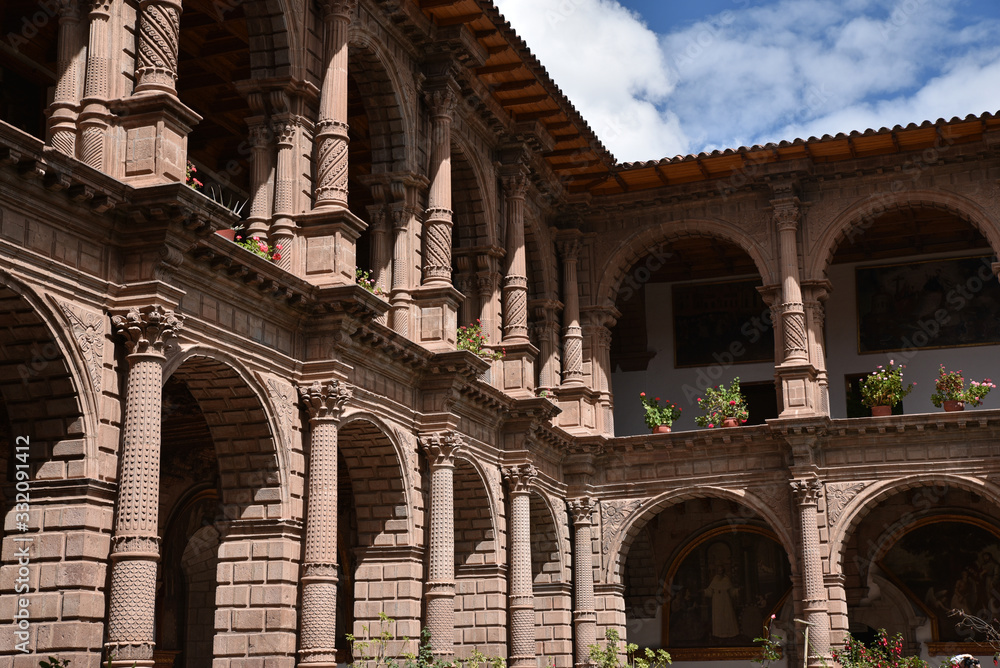 Cloître colonial à Cusco, Pérou
