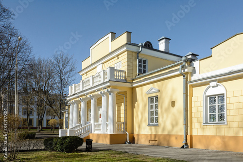 The hunting lodge is a mansion in Gomel, an architectural monument of the first half of the 19th century. House Empire. Museum The museum has seven exhibition halls