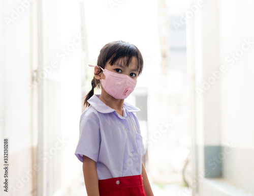 Child girl wearing a mask protect coronavirus 2019 (COVID-19) © karunyapas