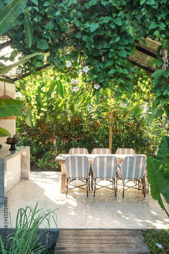 Fotografie Dining room table and chairs on open kitchen