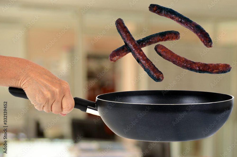 Cuisson Des Merguez à La Poele Comment Bien Faire Cuire Les Merguez 16 Cuire des merguez à la poêle foto de Stock | Adobe Stock