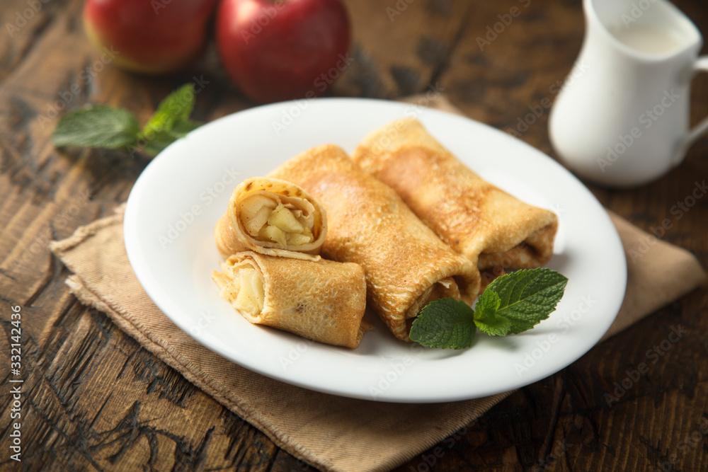 Crepes filled with apple and cinnamon