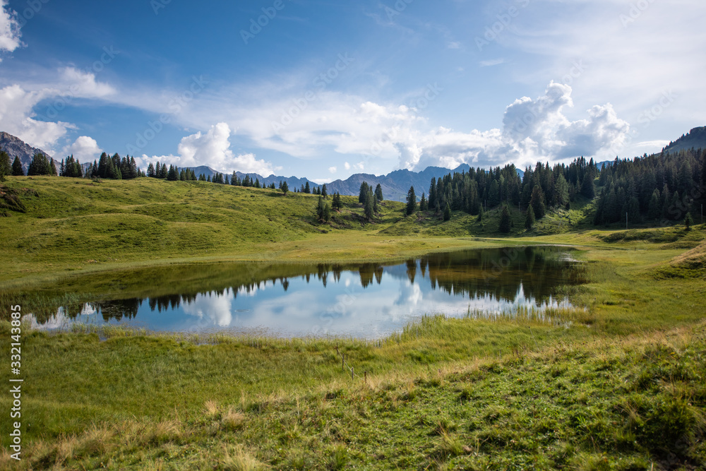 Unterer Prätschsee in Arosa im Kanton Graubünden / Schweiz