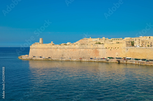 Krajobraz z widokiem na Vallettę stolicę Malty #332149008