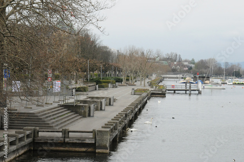 Zürich City: The whole lake area and a lot of public places are closed for the public until april 19th so far photo