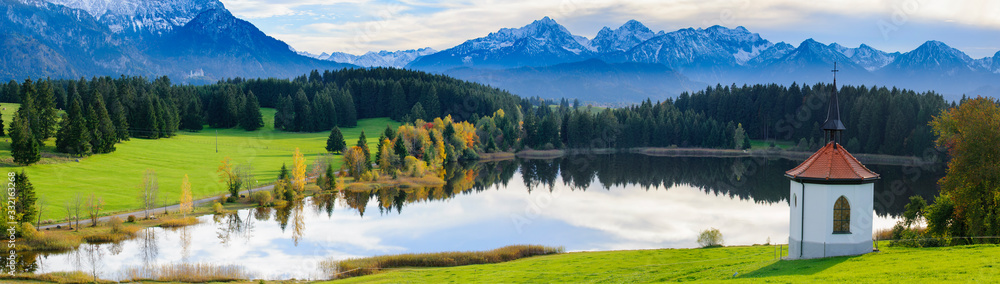 Panorama Landschaft in Bayern mit See und Berge im Allgäu Panorama Landschaft in Bayern mit See und Berge im Allgäu