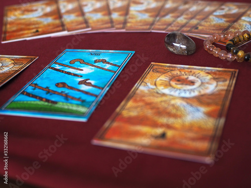 Fotografia tarot card reading eight of wands fortune teller astrologer divination selected