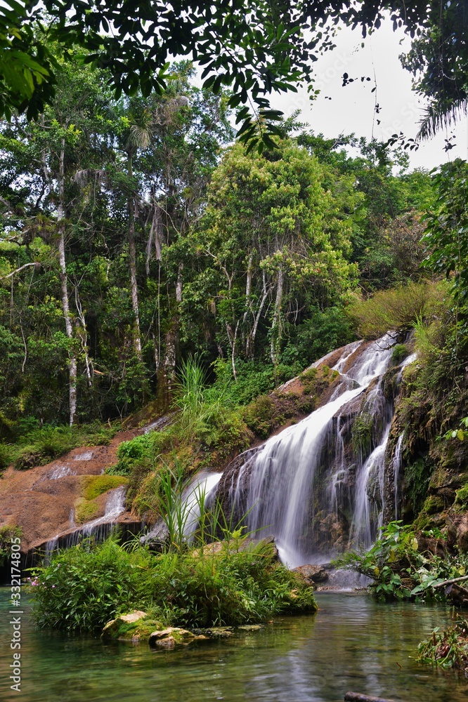 Fototapeta premium Waterfall in the green jungle in Cuba