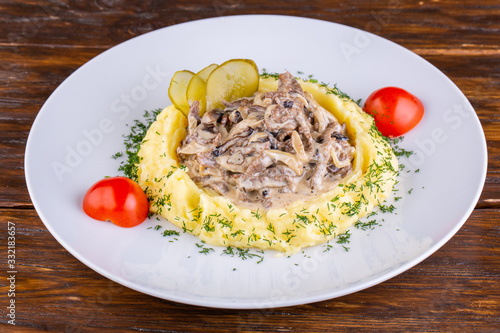 Befstrogans meat with salts and mashed potatoes
